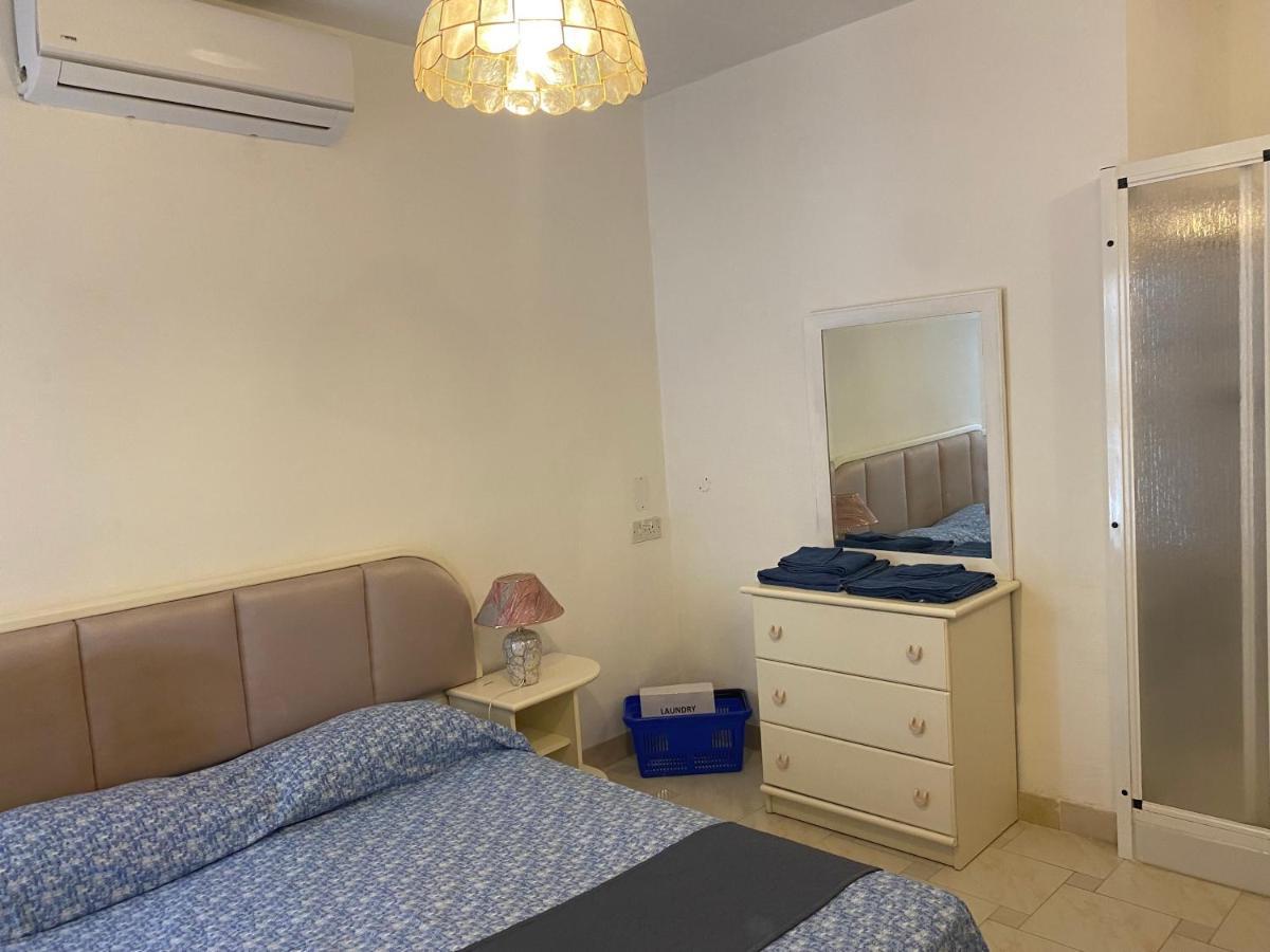 Sea Front Apartment At Mellieha Bay, Malta! Exteriör bild