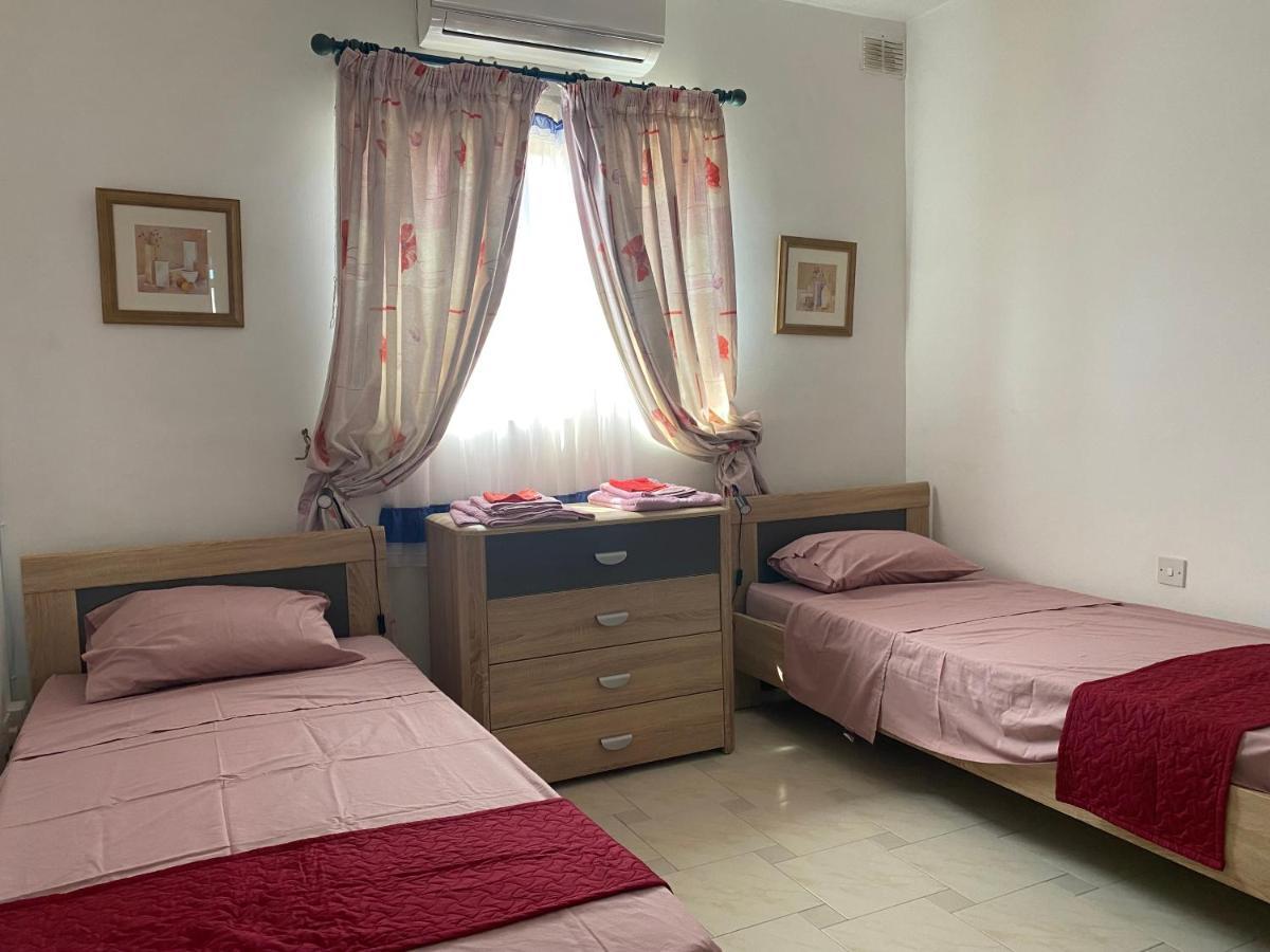 Sea Front Apartment At Mellieha Bay, Malta! Exteriör bild